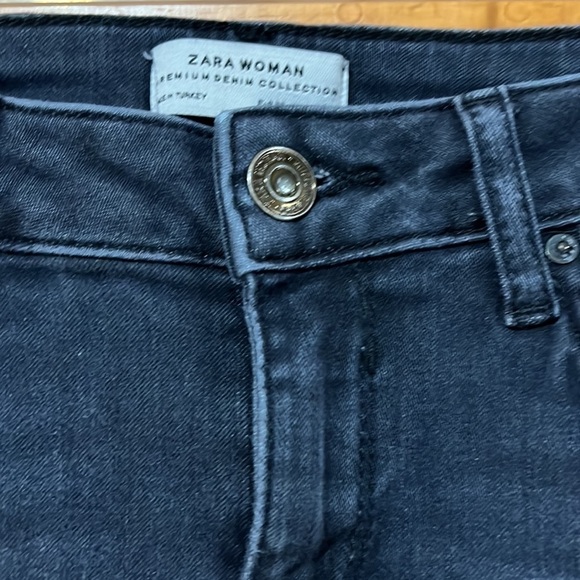 Zara Women's Skinny Jeans - Looks more black in person - Picture 2 of 6
